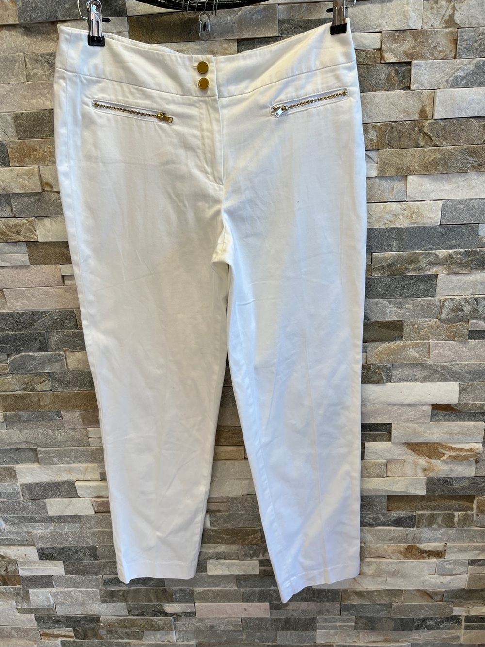 Larry Levine White Cropped Pants with Gold Zipper Detail